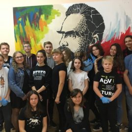 Spraye, szablony, puzzle i Piłsudski – warsztaty graffiti – Festiwal Sztuk Młodzieżowych – Wola Zachariaszowska 2018